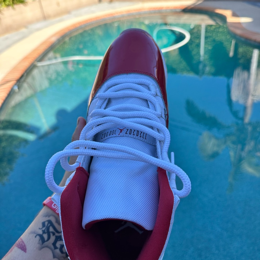 Jordan 11 cherry - Picture 2 of 5